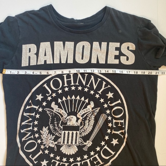 RAMONES VINTAGE BAND T-SHIRT - Picture 4 of 6